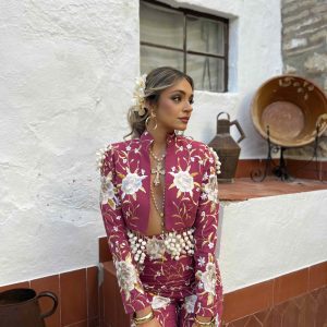 Traje pantalón bordado